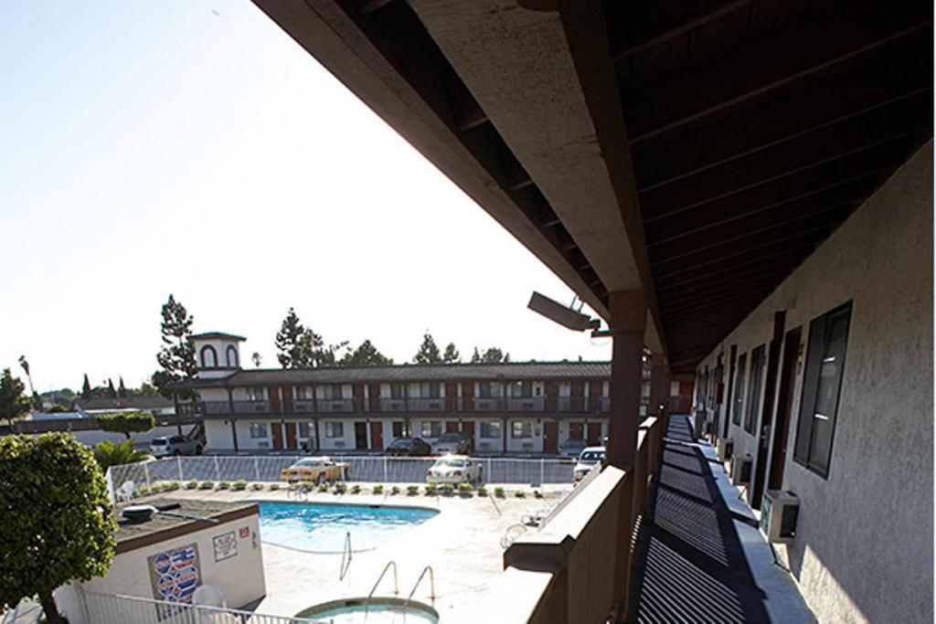 Ez 8 Motel Newark Exterior photo