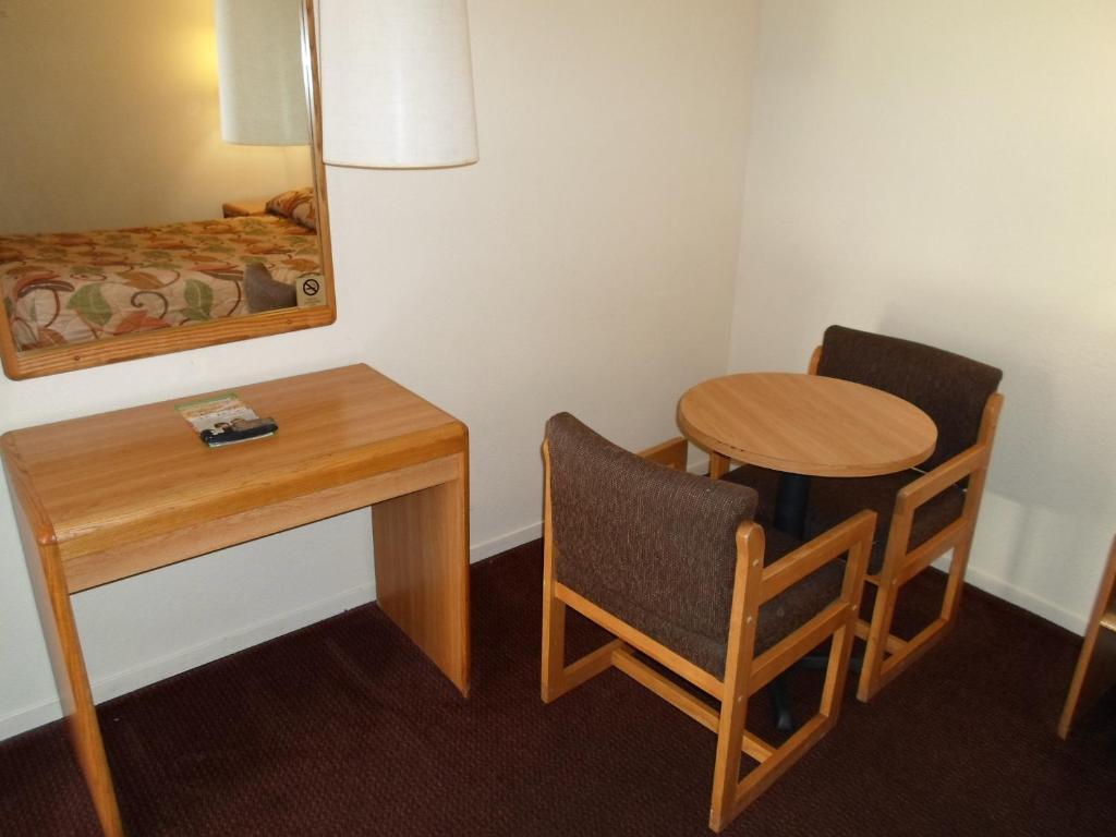 Ez 8 Motel Newark Room photo